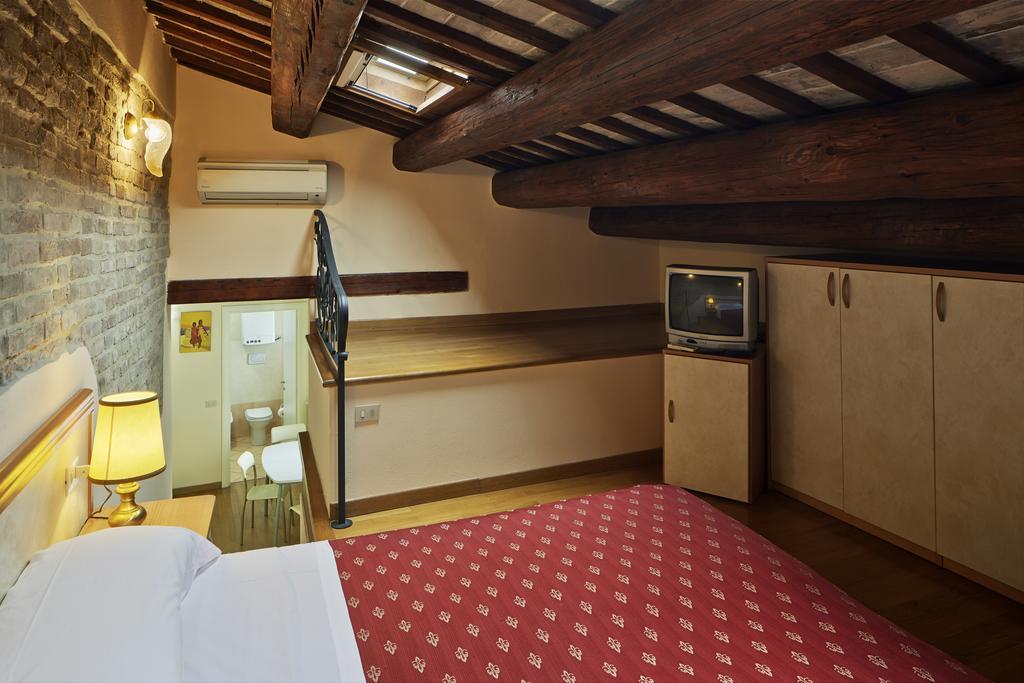 Residence Cavour 63 Ravenna Zimmer foto